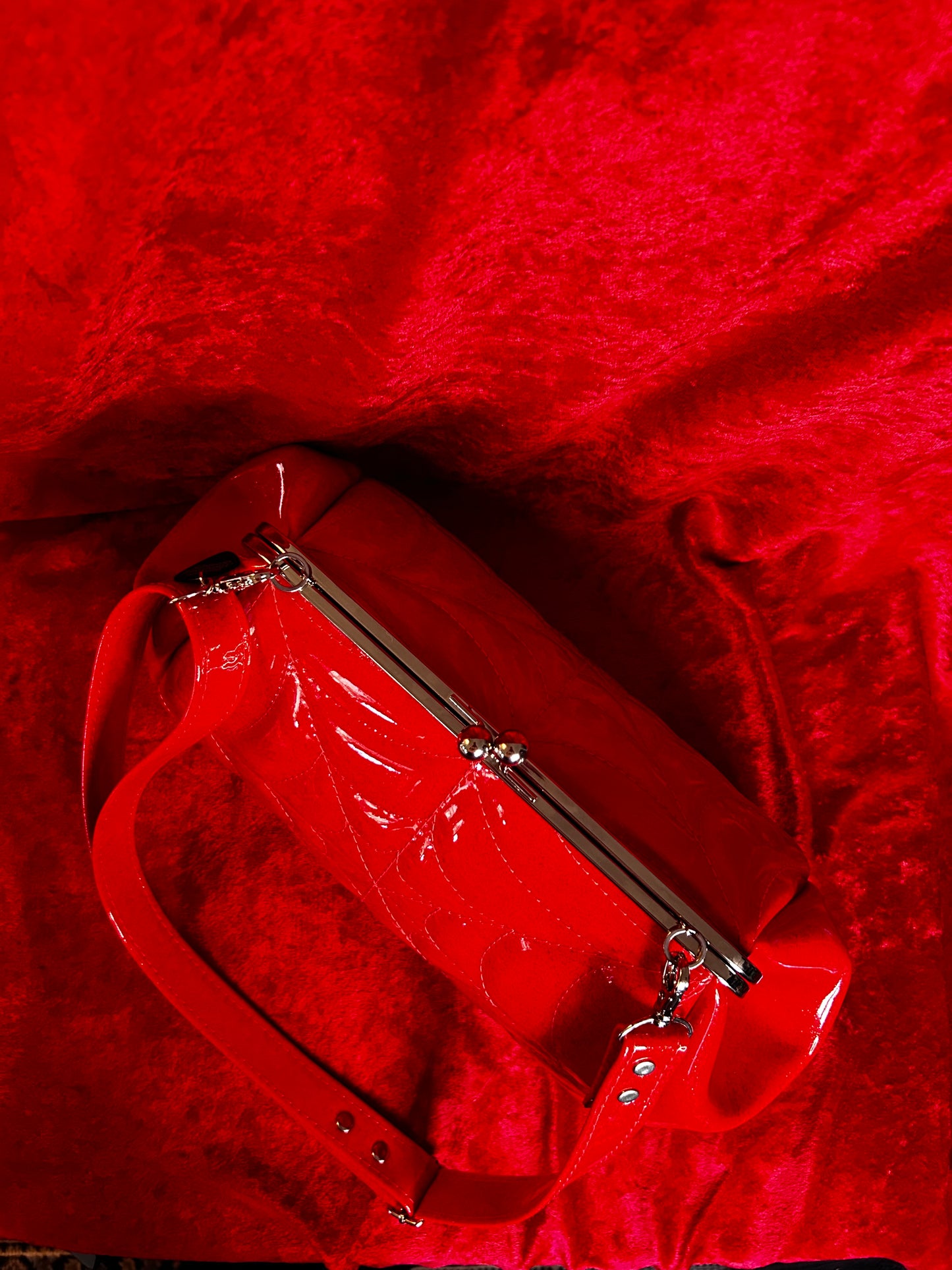 Red Spiderweb Large Kisslock Handbag