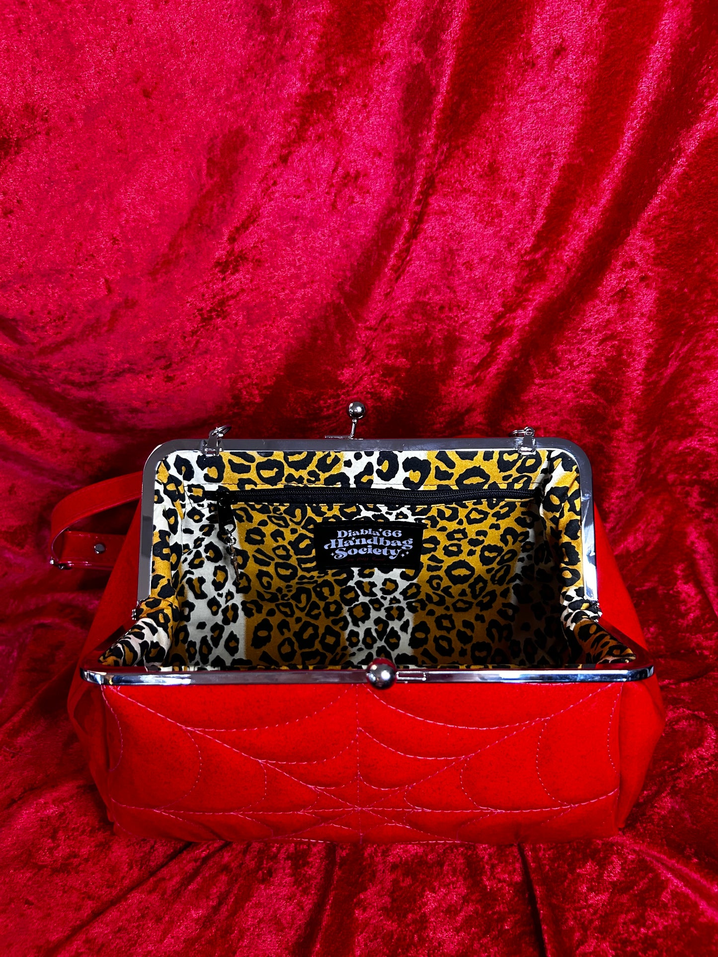 Red Spiderweb Large Kisslock Handbag