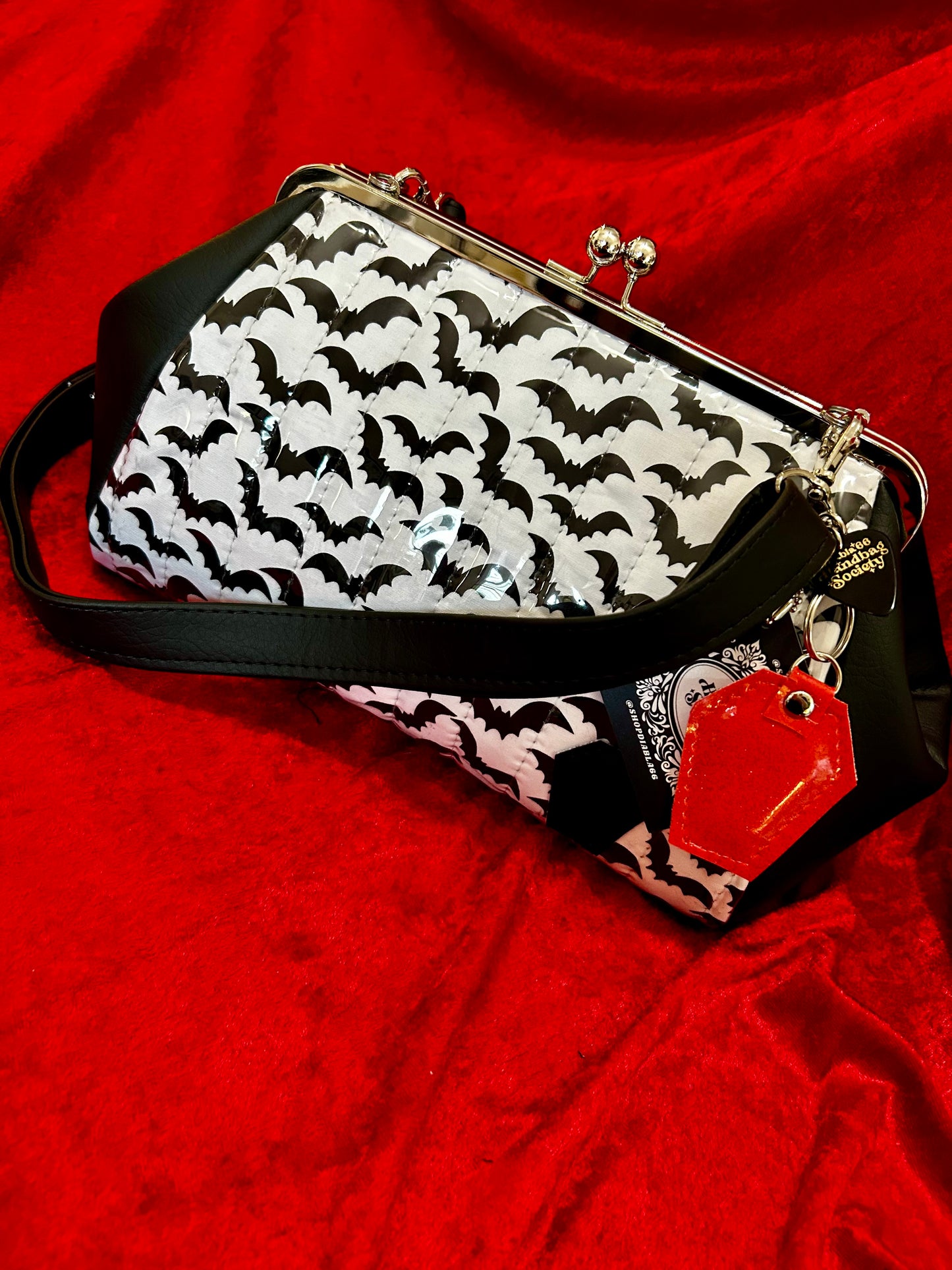 Batty Bettie Large Kisslock Handbag