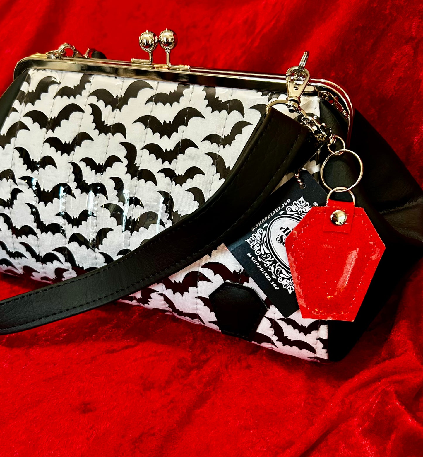 Batty Bettie Large Kisslock Handbag