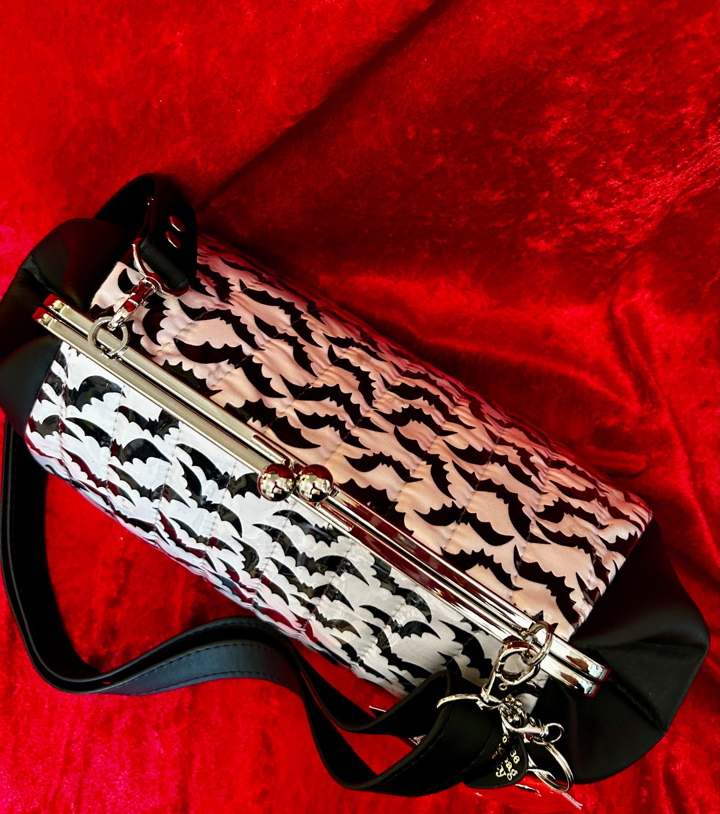 Batty Bettie Large Kisslock Handbag