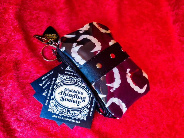 気まぐれセール❣️Shanghai Tang パーティーバック Vampire Fangs Mini Pouch – Diabla 66 Handbag Society