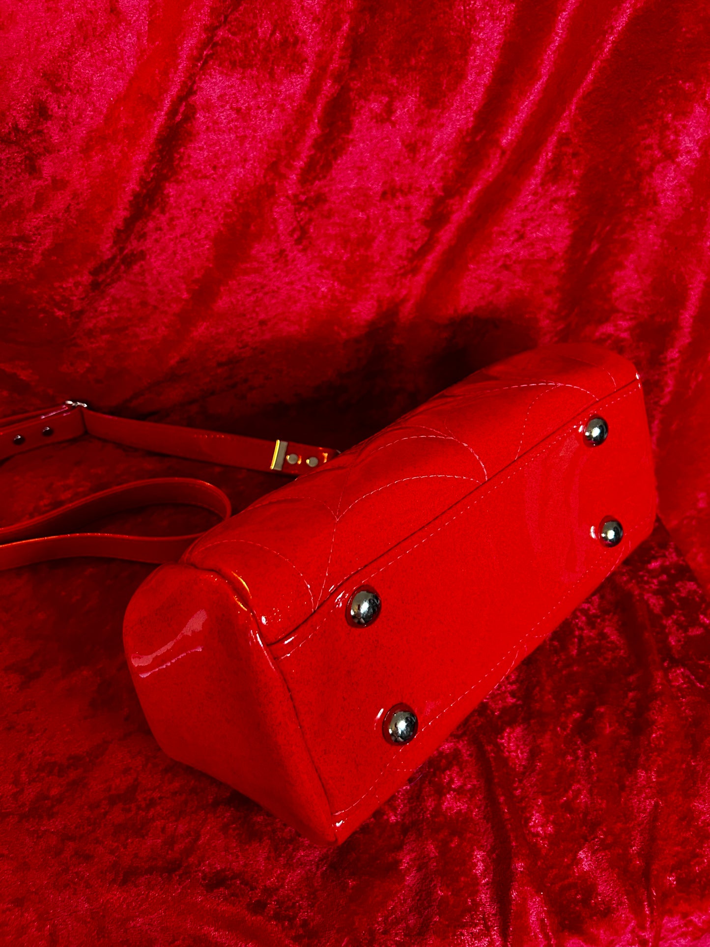 Red Spiderweb Large Kisslock Handbag